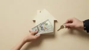 who pays realtor fees