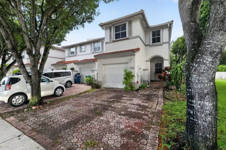 11042 NW 43rd Ter, Doral